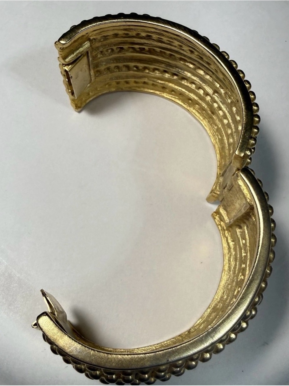 VTG Judith Ripka/Kieselstein- Cord Style Wide Hinged Cuff Bracelet MCM Gld Tone - Picture 3 of 10